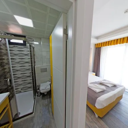 Yade Luxe Hotel 2*