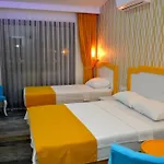 Yade Luxe Hotel 2*