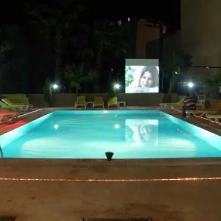 Hotell Yade Luxe İçmeler